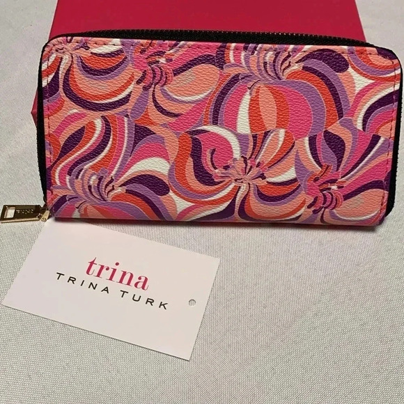 TRINA TURK Wallet, NWT. In original gift box. - Picture 2 of 4